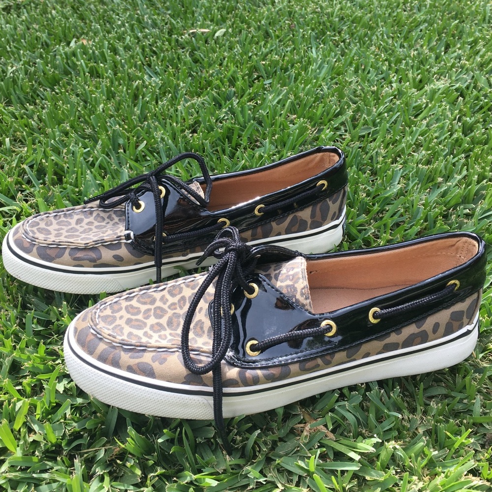 Fun cheetah lace up speedy top-sider slip ons!